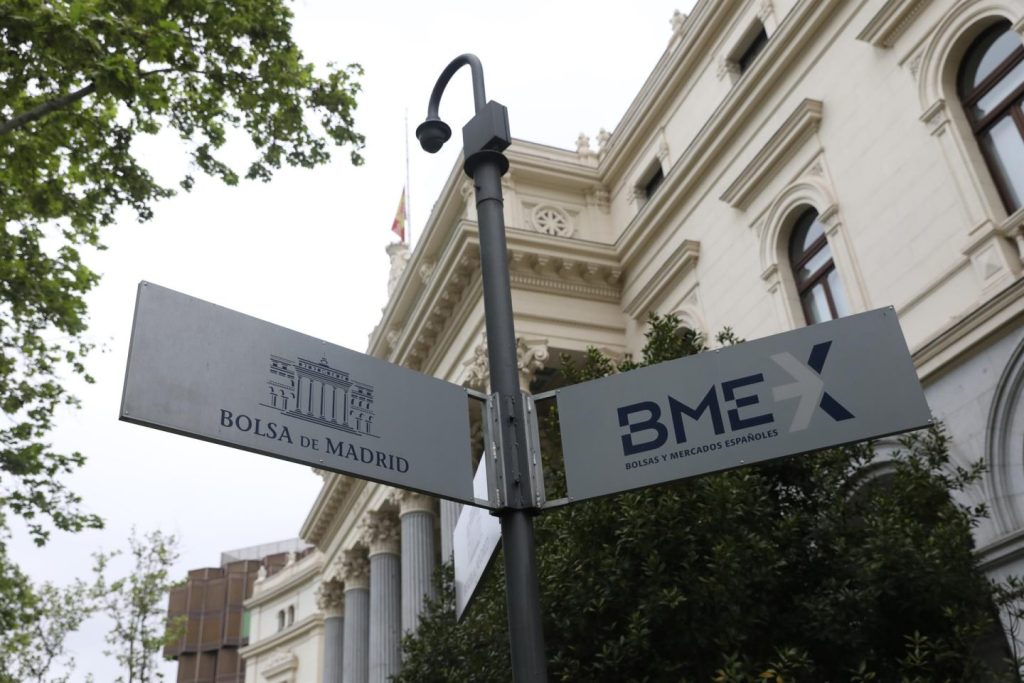 El Ibex 35 sube un 0,76% y se acerca a los 15.000 puntos en la media sesión del lunes