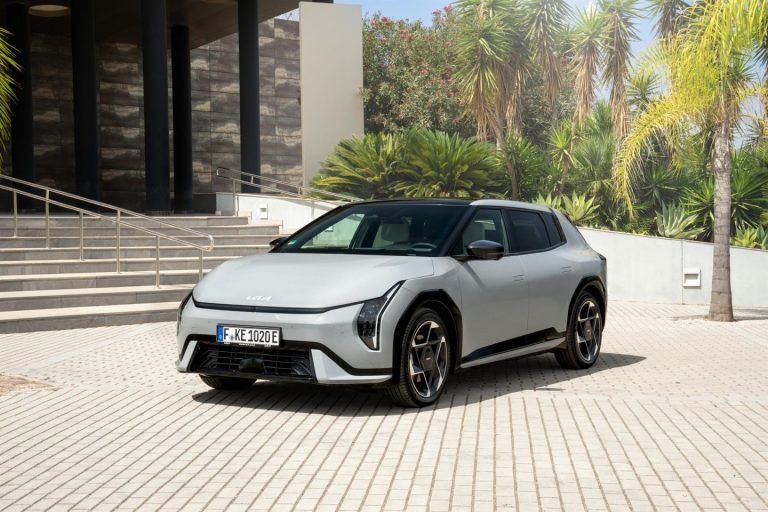 El Kia EV4, el primer eléctrico de Kia fabricado en Europa, ofrece 625 km de autonomía desde 26.400 euros