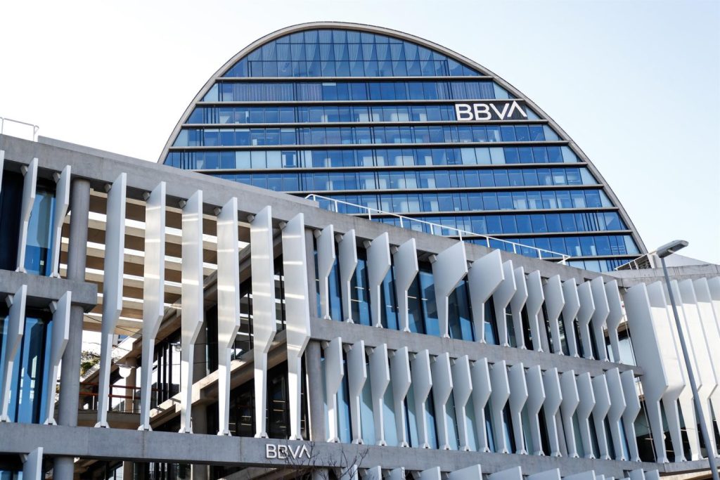 El plazo de aceptación de la OPA de BBVA sobre Sabadell comienza tras año y medio de espera