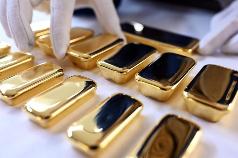 El precio del oro sube más de un 32% este año por presión sobre la Reserva Federal y tensiones globales