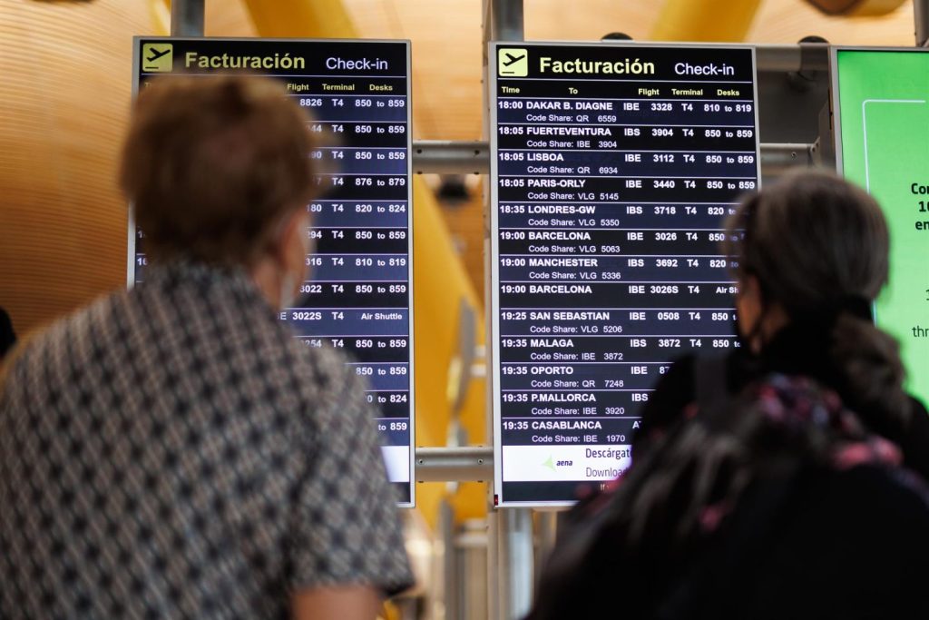 Huelga de seguridad causa aglomeraciones y retrasos en controles de Madrid-Barajas