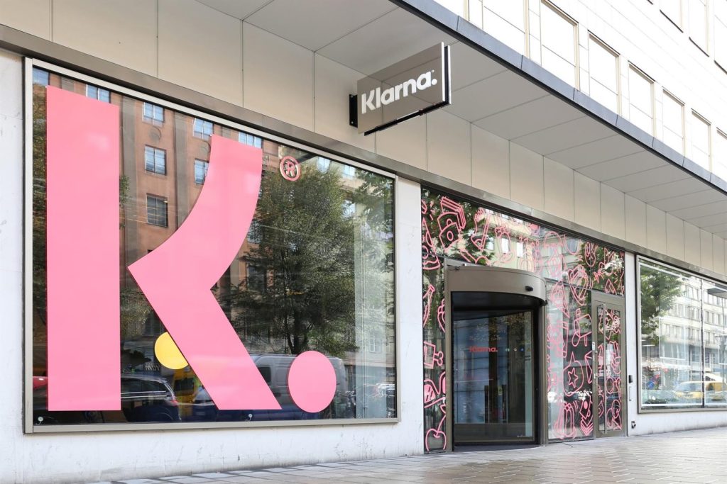 Klarna logra 1.171 millones de euros al debutar con éxito en la Bolsa de Nueva York.
