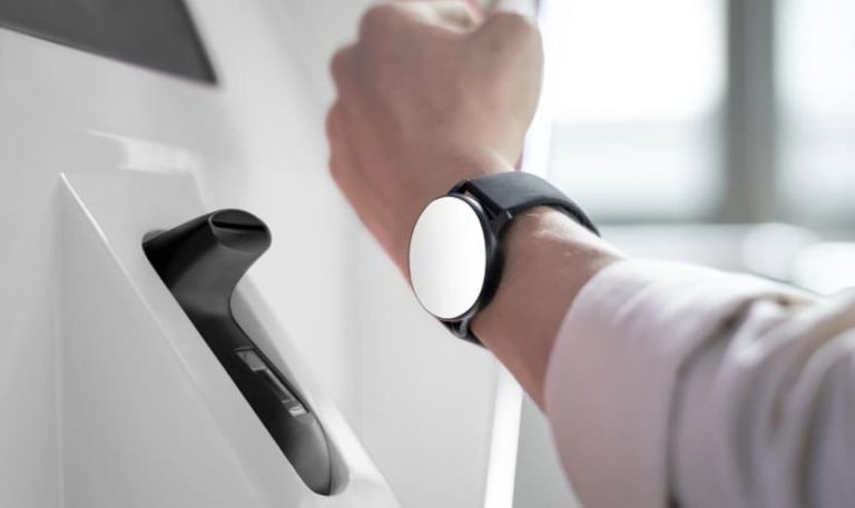 Un clic, cero sanciones: Kronjop aplica IA y sellado hash para generar registros de jornada legales e inmutables