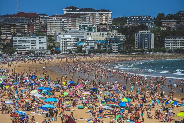 La mayoría de los españoles prefiere vacaciones de sol y playa de una o dos semanas en verano
