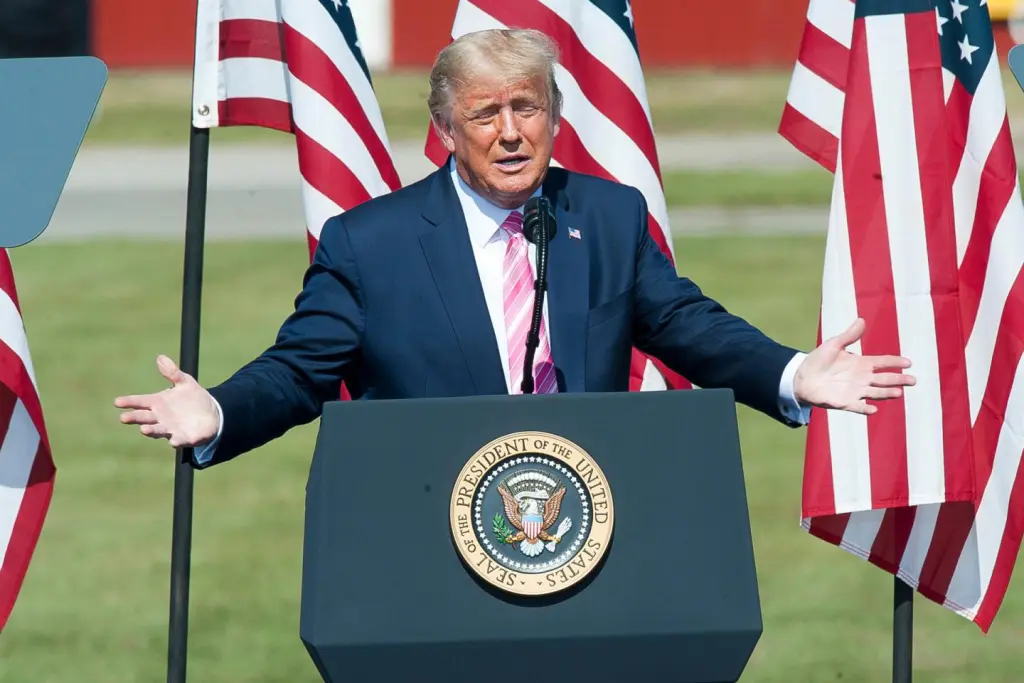 La UE asegura que el acuerdo con Trump impide un arancel del 100% a la industria farmacéutica.