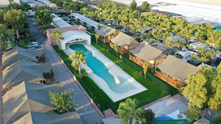 Los campings españoles cierran un verano de éxito con una ocupación del 90%, según la FEEC