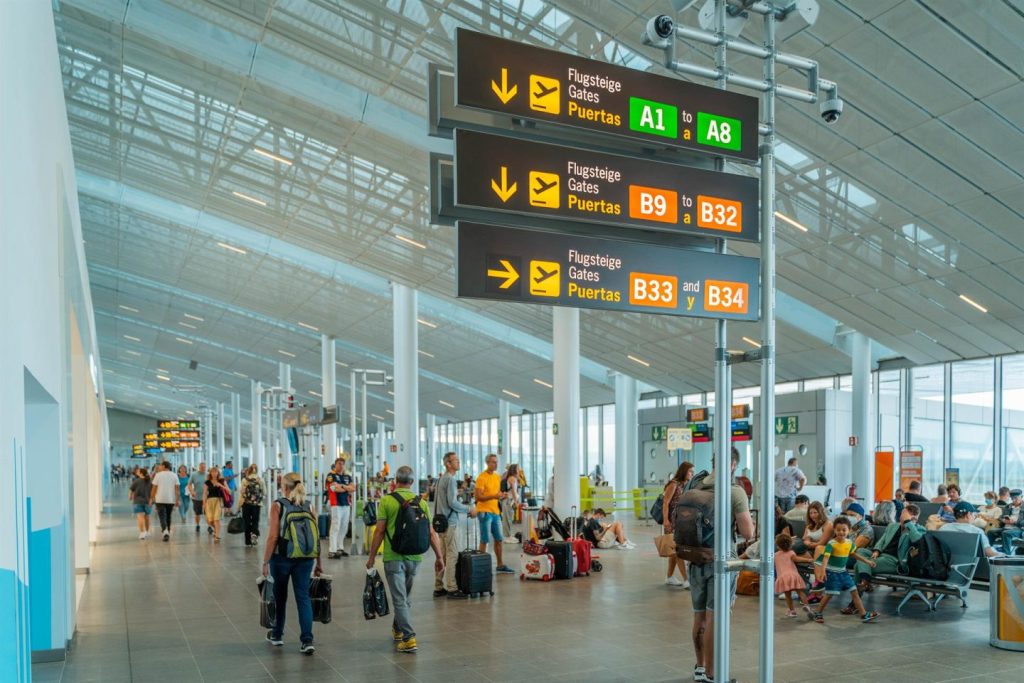 Los vuelos internacionales a España en octubre suman 12 millones de asientos, un 5,2% más.