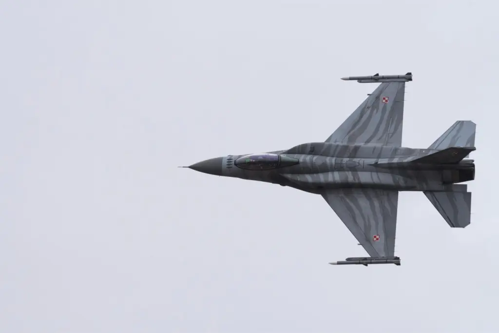 Polonia cierra espacio aéreo y realiza maniobras por ataques rusos en Ucrania, en clave defensiva
