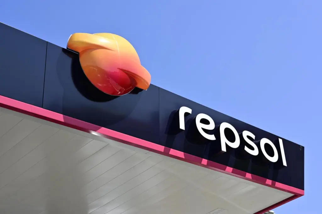 Repsol ofrece hasta 40 céntimos de descuento por litro y saldo extra en recarga eléctrica con Waylet