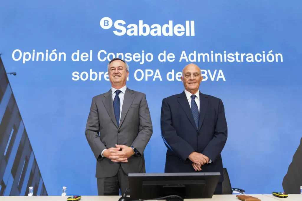 Sabadell sostiene que BBVA no logrará sinergias antes de la fusión por bloqueo del Gobierno.