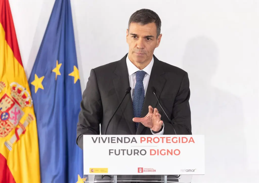 Sánchez pide a CCAA y municipios aplicar la Ley de Vivienda para reducir precios de alquileres.