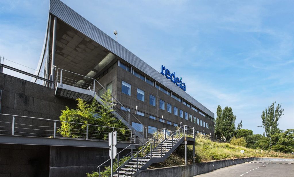 S&P mantiene vigilancia negativa sobre Redeia ante presión financiera en nuevo periodo regulatorio