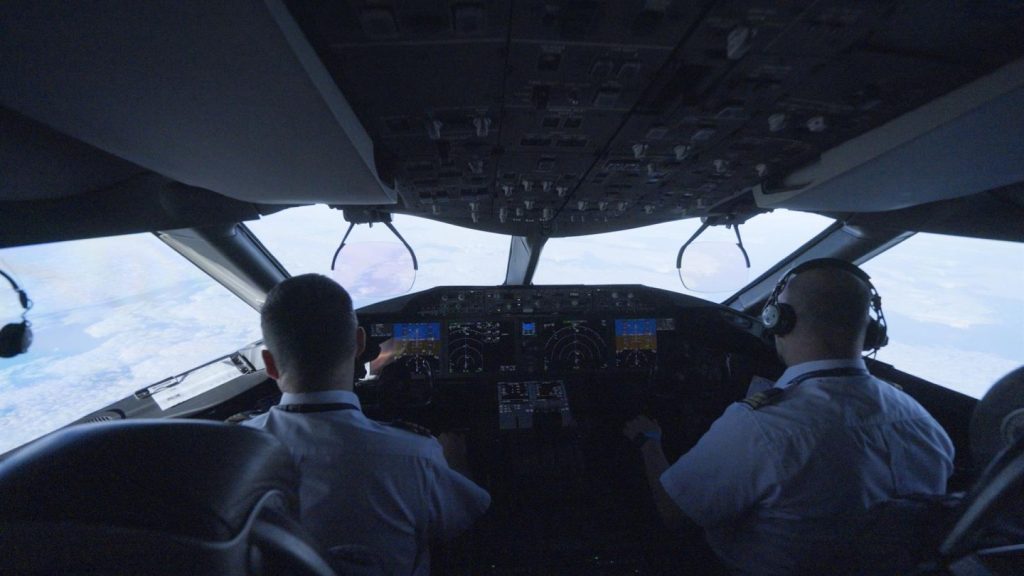 Startical logra primera transmisión VHF entre avión y espacio, revolucionando la gestión aérea.