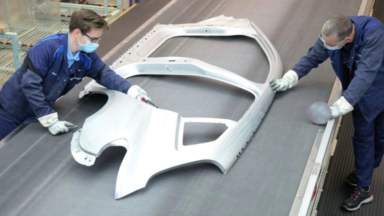 Volvo, Mercedes y Tesla, líderes en reducción de emisiones de acero en la industria automovilística