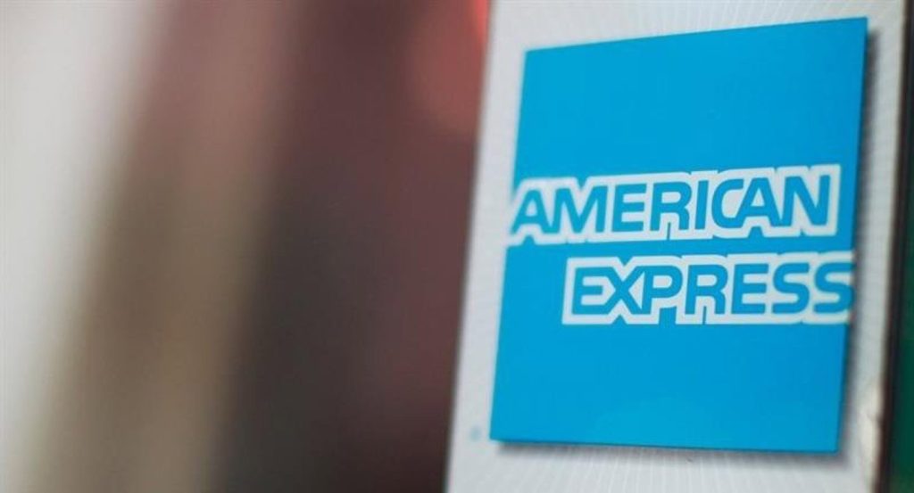 American Express gana 16% más en el tercer trimestre y revisa sus previsiones anuales al alza