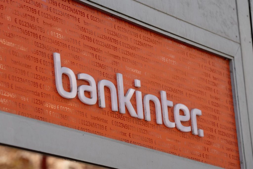 Bankinter cae un 6% en el Ibex 35 tras presentar sus cuentas trimestrales.