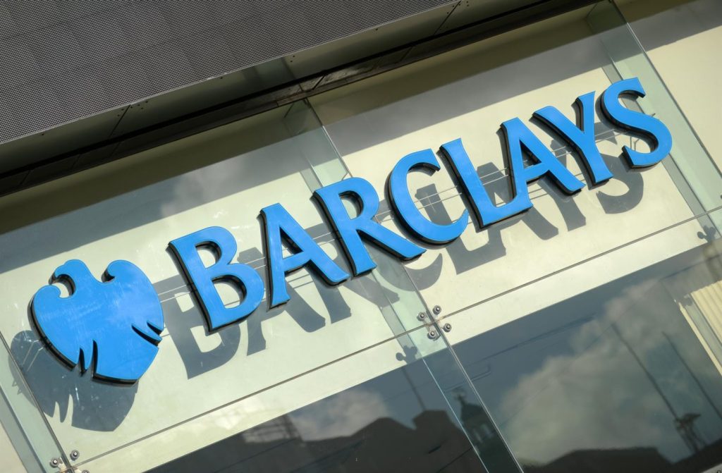Barclays prefiere BBVA y no descarta una fusión entre Sabadell y Unicaja en España
