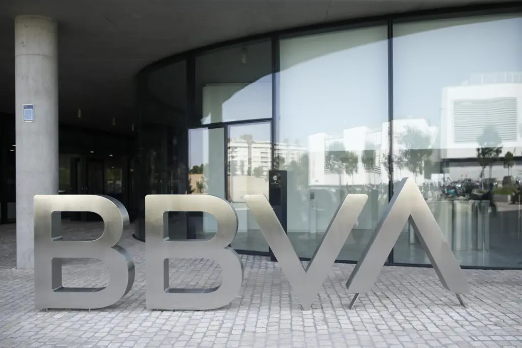 BBVA respalda carta de CEOs en Davos sobre el potencial económico de la descarbonización.