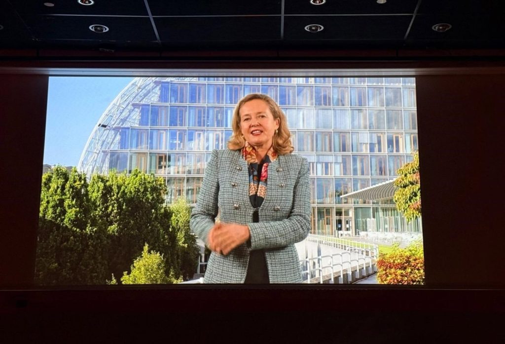 Calviño anuncia 400 millones del BEI para innovación y fabricación de vivienda en la UE