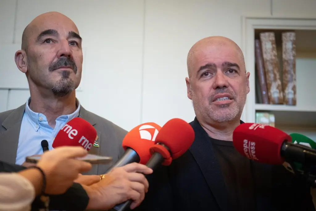 CCOO y UGT denuncian que algunas patronales admiten incumplimientos en horarios laborales.