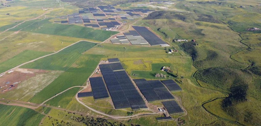 Endesa vende el 49,99% de cartera solar de 446 MW a Masdar por 184 millones de euros