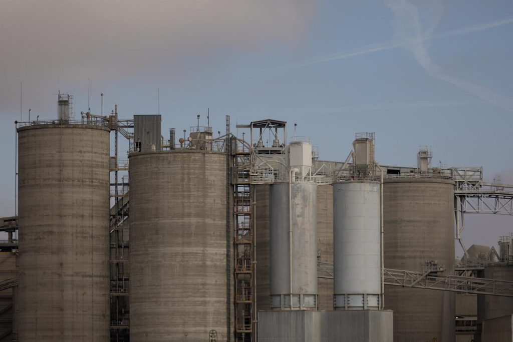 Archivo - Fábrica de cemento