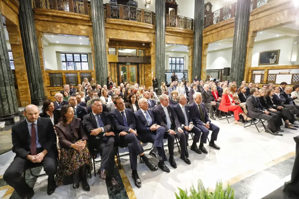 Josep Oliu confía en que los accionistas de Banco Sabadell apoyarán el proyecto ante la OPA de BBVA