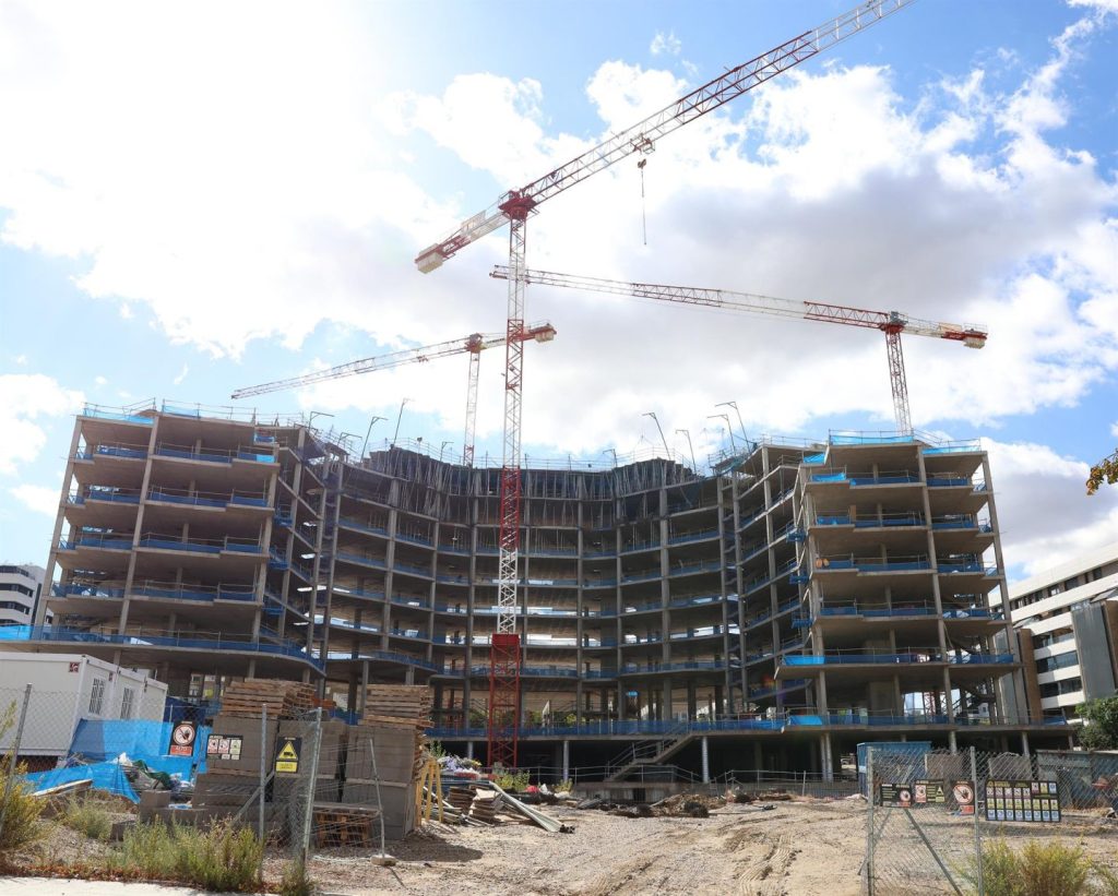 La CNMC lanza consulta pública sobre la transformación de suelo para vivienda en España