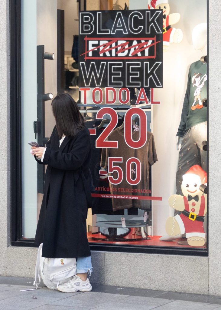 La justicia respalda sanciones a siete empresas por descuentos engañosos en el Black Friday.