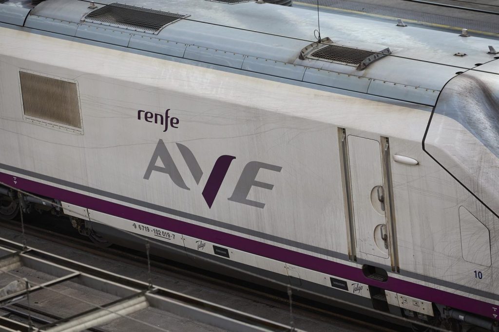 Renfe cierra verano 2025 con récord histórico de 8,4 millones en trenes AVE y Larga Distancia
