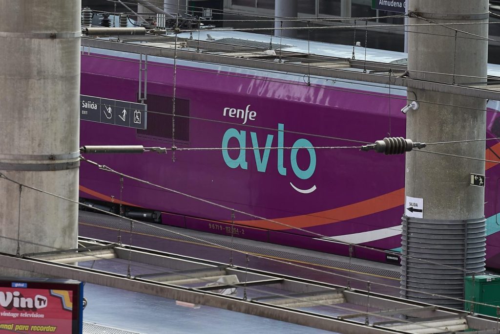 Renfe reduce sus pérdidas a 3 millones en 2024 tras aumentar un 14% sus pasajeros.
