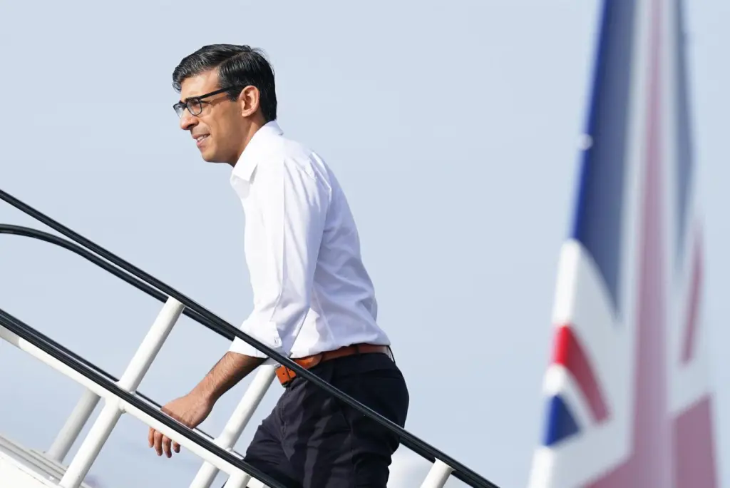 Rishi Sunak asesorará a Microsoft y Anthropic y donará su salario a su organización benéfica.
