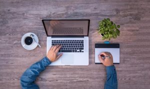 VeriFactu gratis: cómo empezar, sus limitaciones y cuándo conviene optar por un software profesional