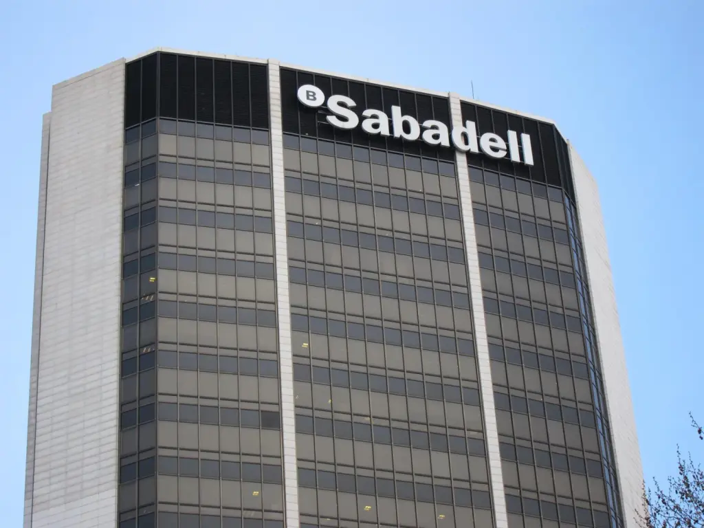 Zurich no acudirá a la OPA de BBVA sobre Sabadell al considerar mejores las perspectivas del banco.