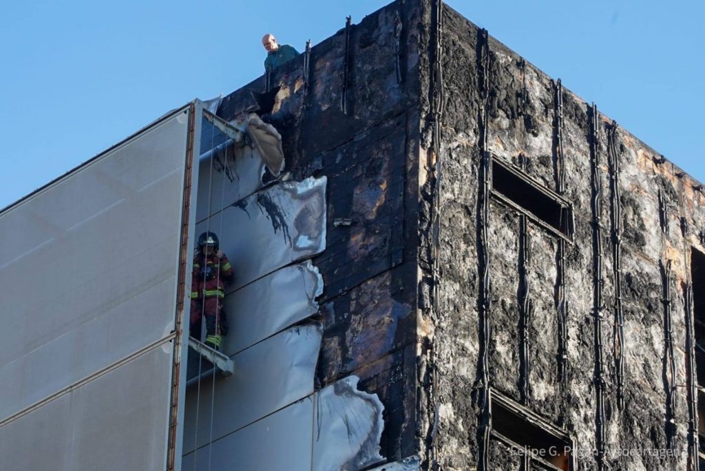 El hospital Santa Lucía de Cartagena sufre un incendio que provoca el desalojo del centro