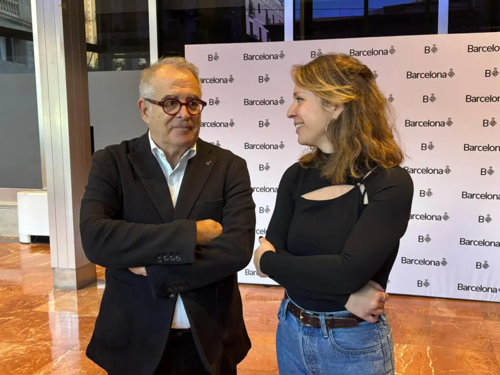 Barcelona aumentará al máximo el IBI de hoteles de lujo con acuerdo de Collboni y BComú