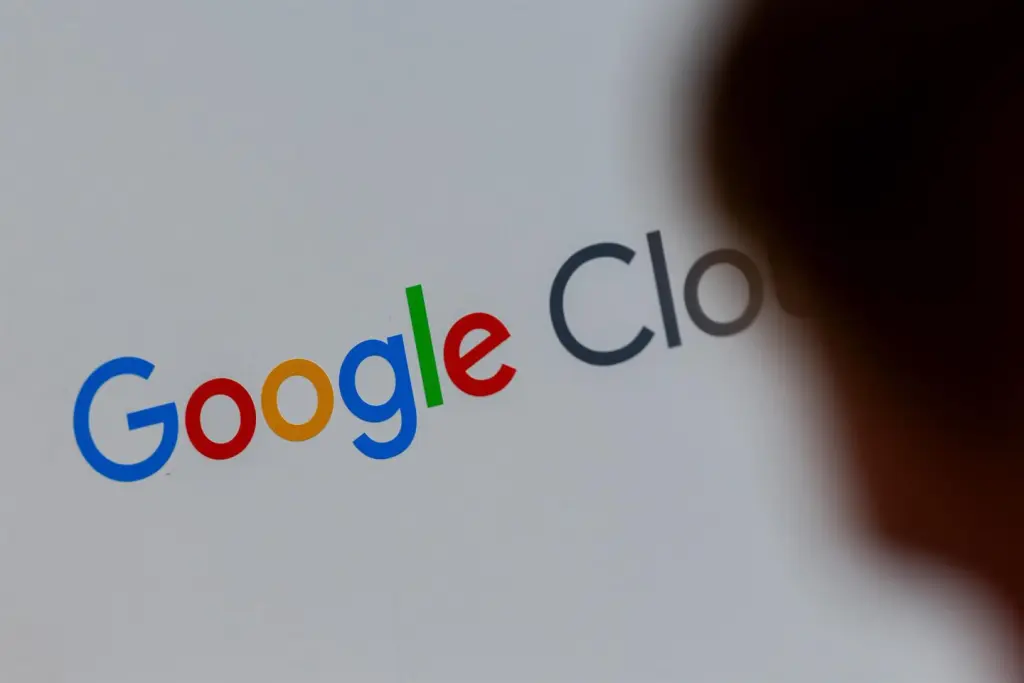 Bruselas investiga a Google por trato injusto a medios en resultados de búsqueda, puede multarle.