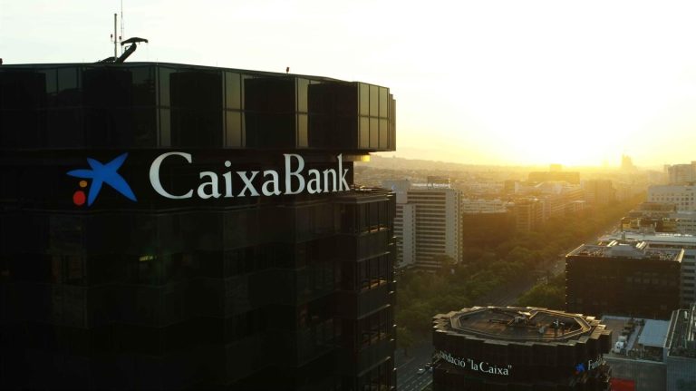 CaixaBank inicia el martes un nuevo programa para comprar acciones por 500 millones de euros