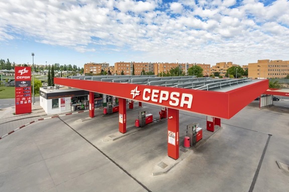 Moeve recurre al nombre de Cepsa para recuperar la confianza del consumidor