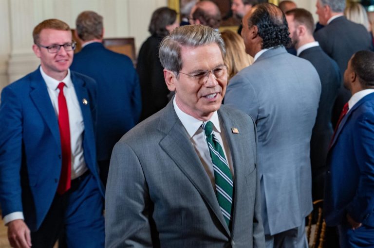 EEUU sanciona a 41 entidades y personas de 10 países por comerciar con petróleo iraní eludido