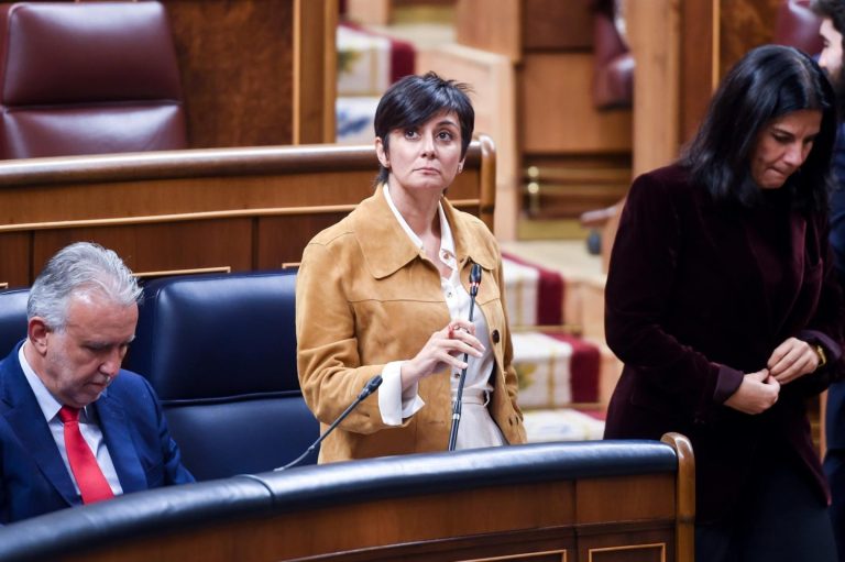 El Gobierno acordó prohibir el pago del IBI por el inquilino y limitar los precios de habitaciones