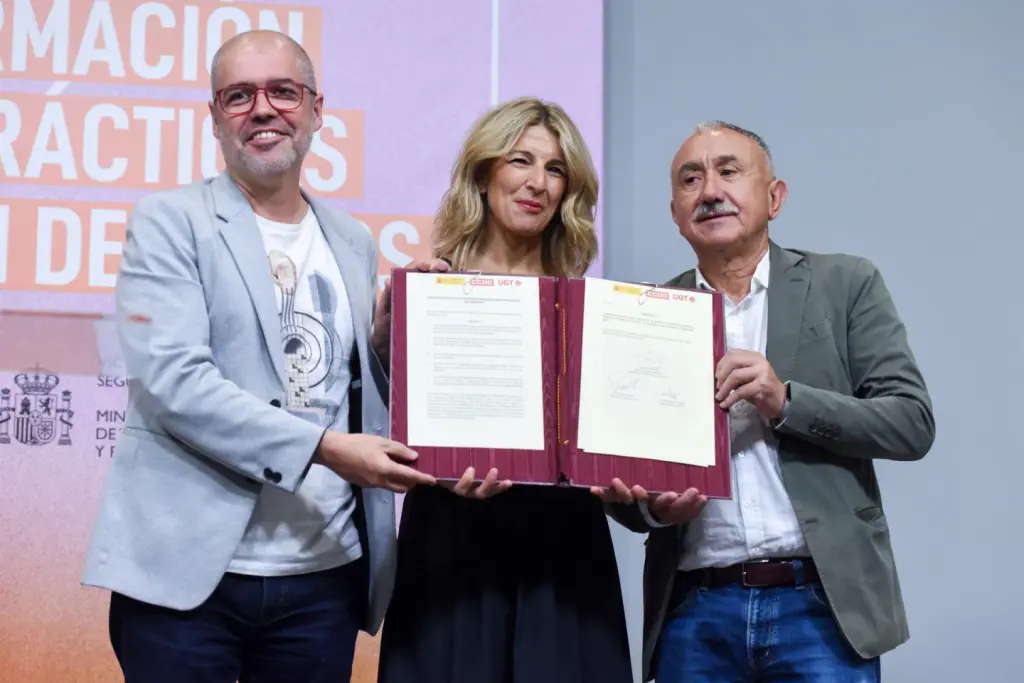 El Gobierno aprobará mañana el Estatuto del Becario tras más de 2 años desde el acuerdo inicial.