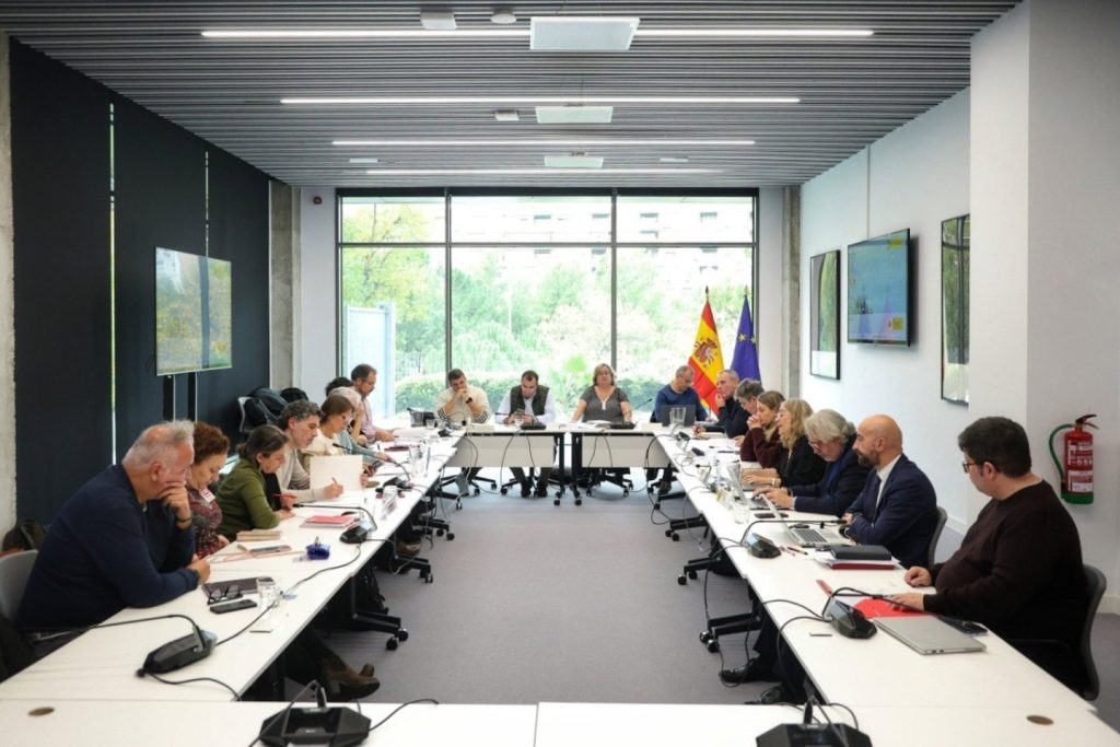 El Gobierno mantiene el alza salarial del 11% para 2025-2028 y promete un 2,5% extra en diciembre