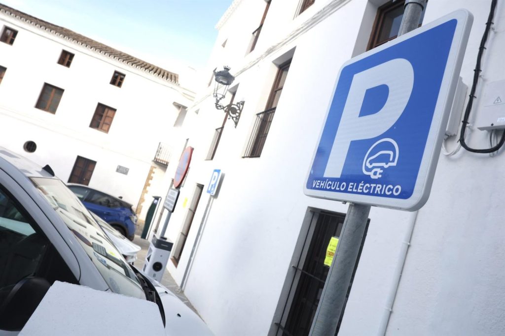 El PP plantea en el Congreso un Plan Renove con descuentos al comprar coches nuevos o usados.