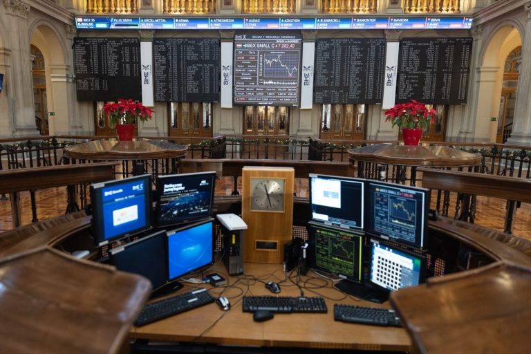 Empresas cotizadas como Telefónica y Sabadell repartirán 3.400 millones de euros en dividendos este año