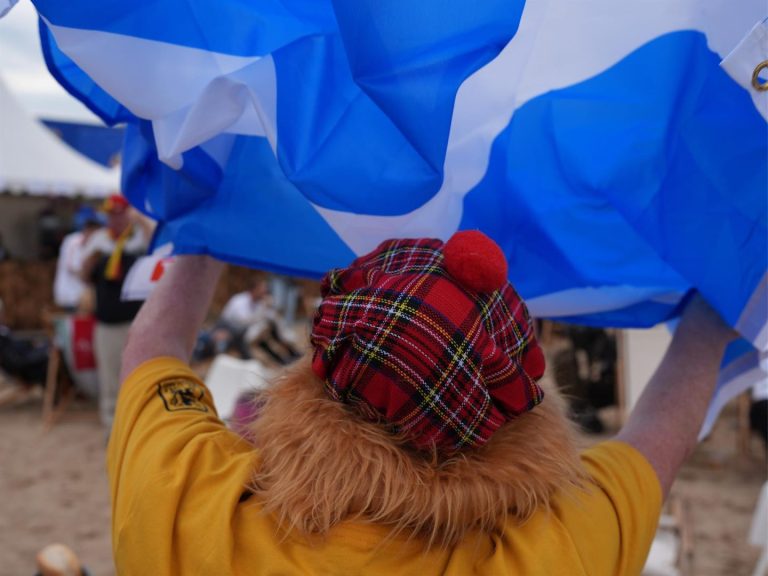 Escocia prepara sus primeros bonos soberanos tras recibir alta calificación crediticia.