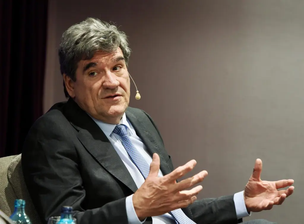 Escrivá critica que las pymes financian a las grandes por sus plazos de pago más largos