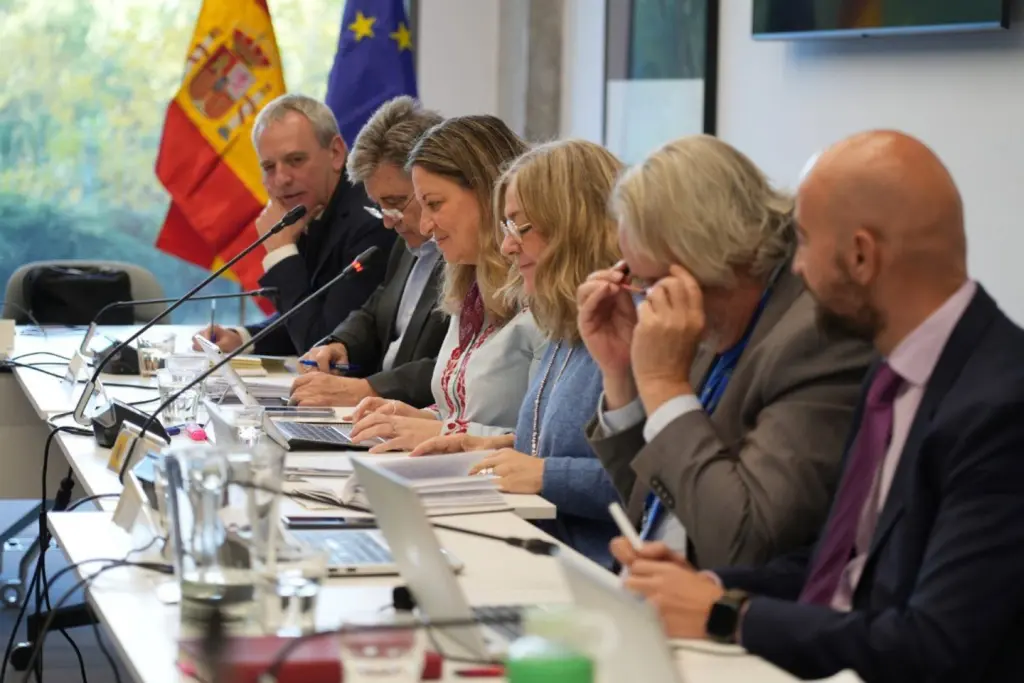 Función Pública se reúne con sindicatos para cerrar una subida salarial del 11% hasta 2028