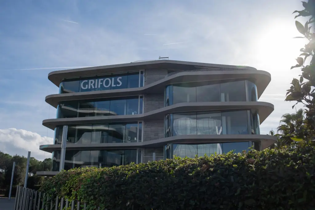 Grifols eleva las previsiones de ingresos: superarán los 7.600 millones de euros a fin de año