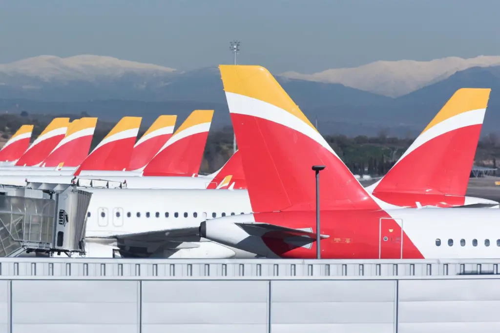 IAG gana 2.703 millones hasta septiembre, ingresos suben 5% a 25.234 millones de euros